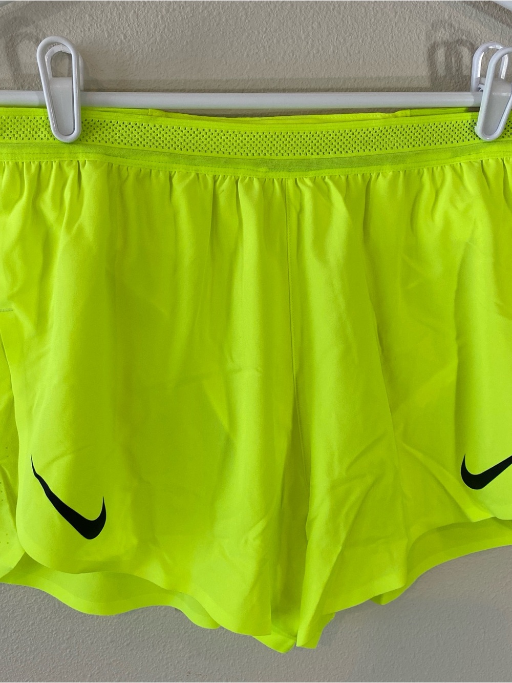 Nike Aeroswift Dri-FIT ADV 4" Volt Neon Running Shorts FN3352-702 $90 - Small